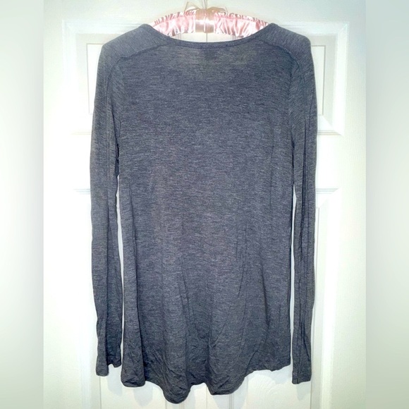 Vince Gray Long Sleeve Shirt Raw Seam Detail
at shoulder and back Sz Small EUC - Picture 10 of 10